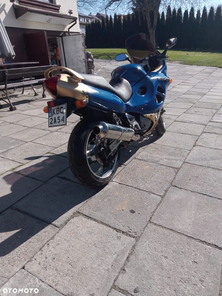 Suzuki GSX - 3