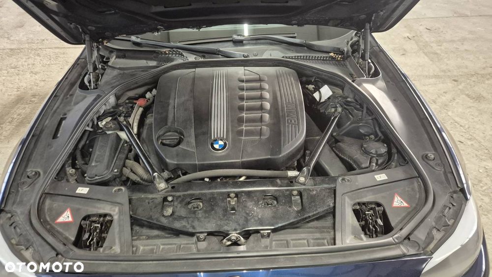 BMW Seria 5 525d - 12