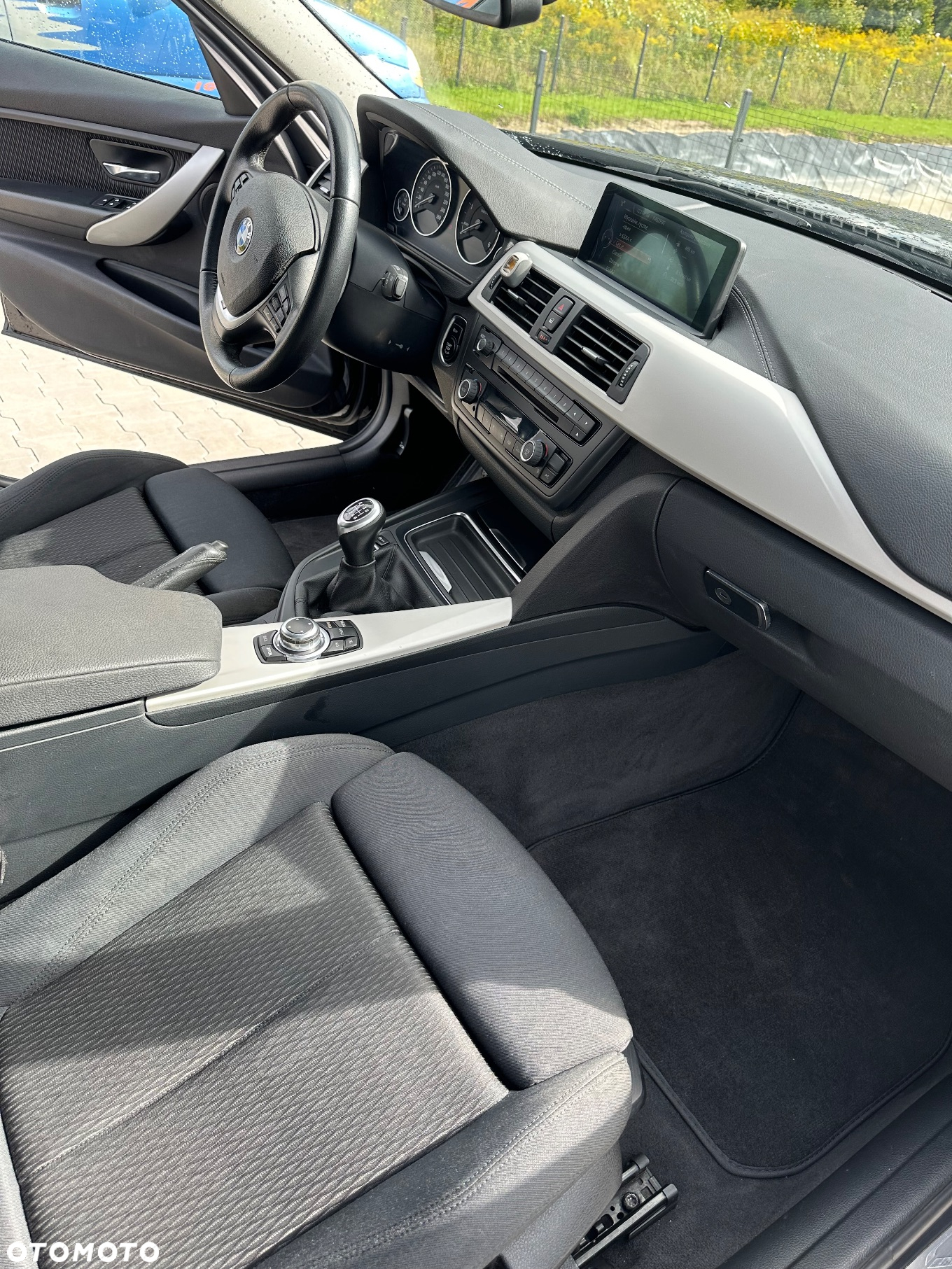 BMW Seria 3 318d Touring - 10