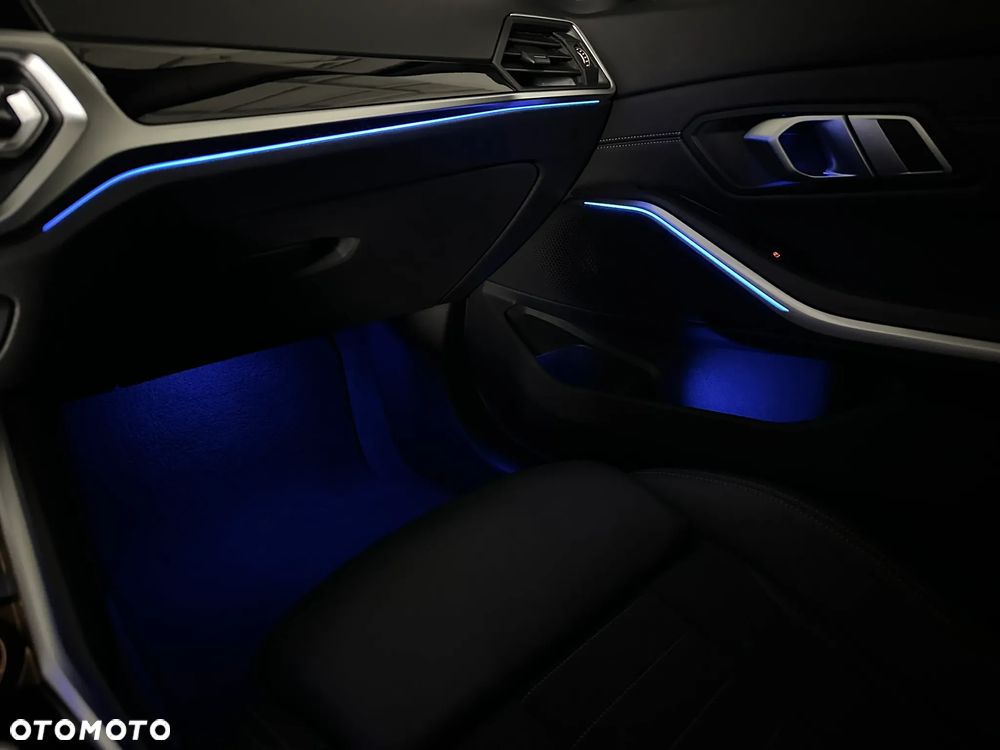 BMW Seria 3 330i Sport - 26