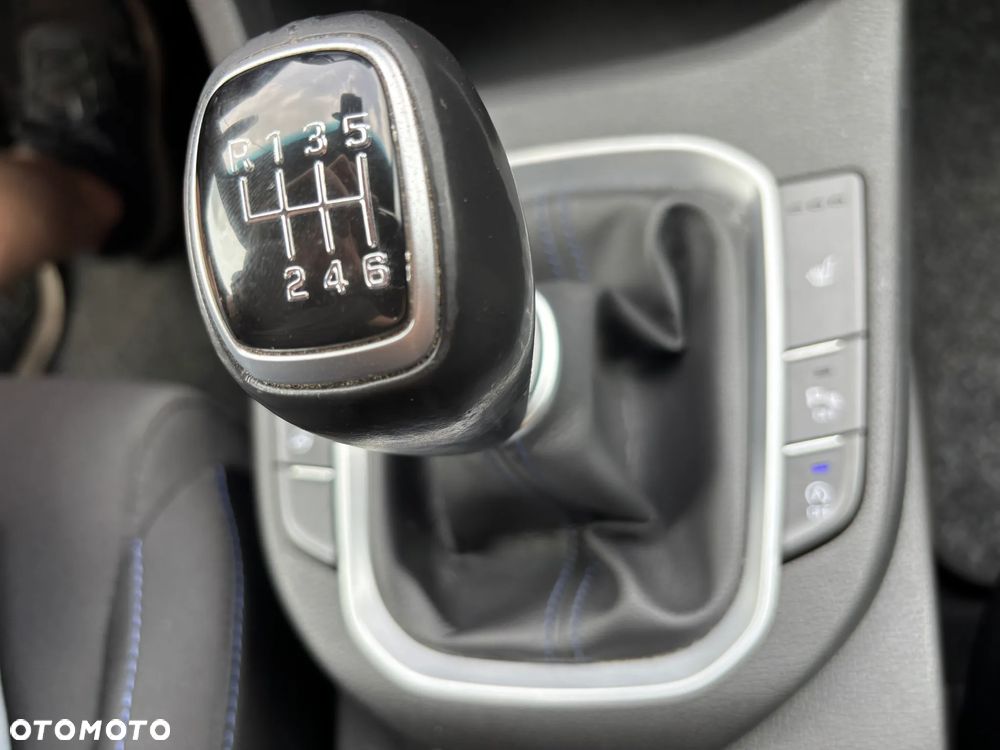 Hyundai i30 blue Kombi 1.6 CRDi Passion - 29