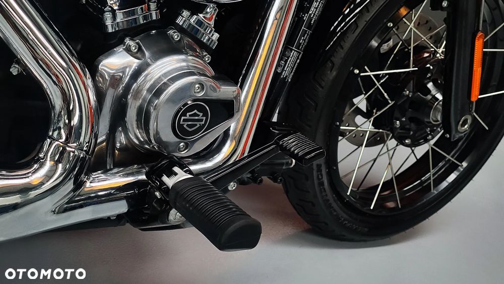 Harley-Davidson Softail Street Bob - 16
