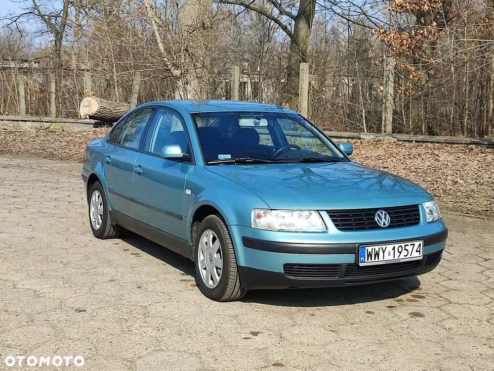 Volkswagen Passat - 1