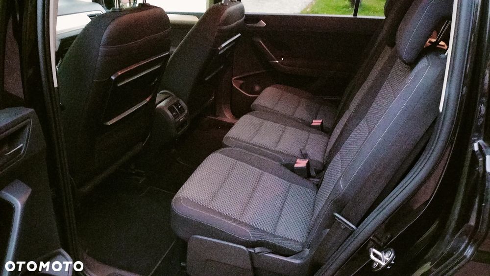 Volkswagen Touran - 11