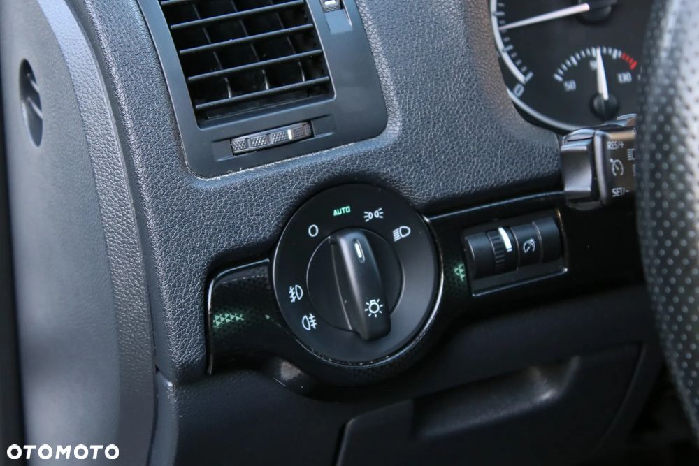 Skoda Octavia Combi 2.0 TDI CR DPF RS - 29