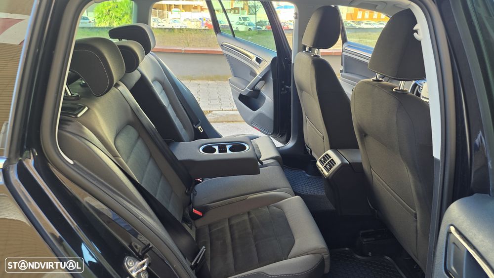 VW Golf Variant 1.6 TDi Highline DSG - 24
