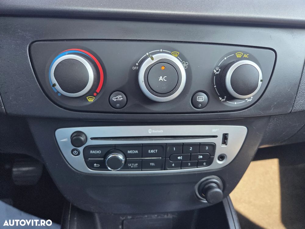 Renault Fluence 1.6 Privilege - 13