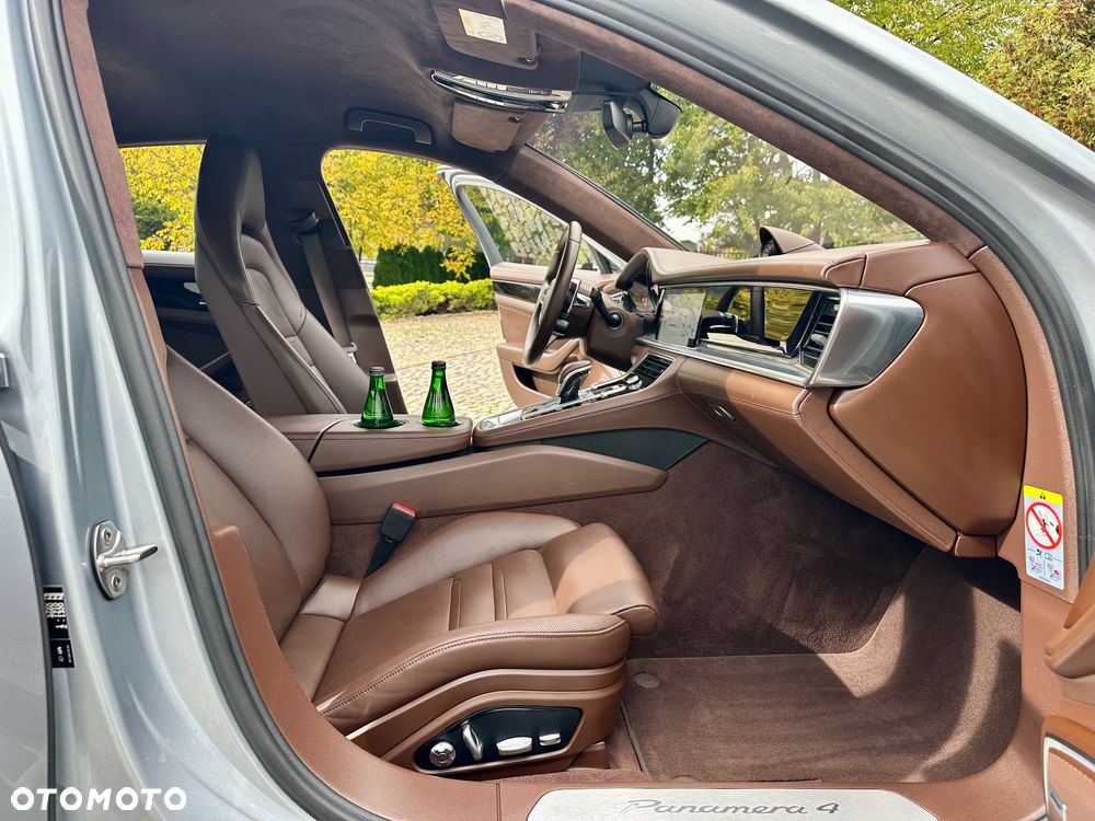 Porsche Panamera 4 - 19