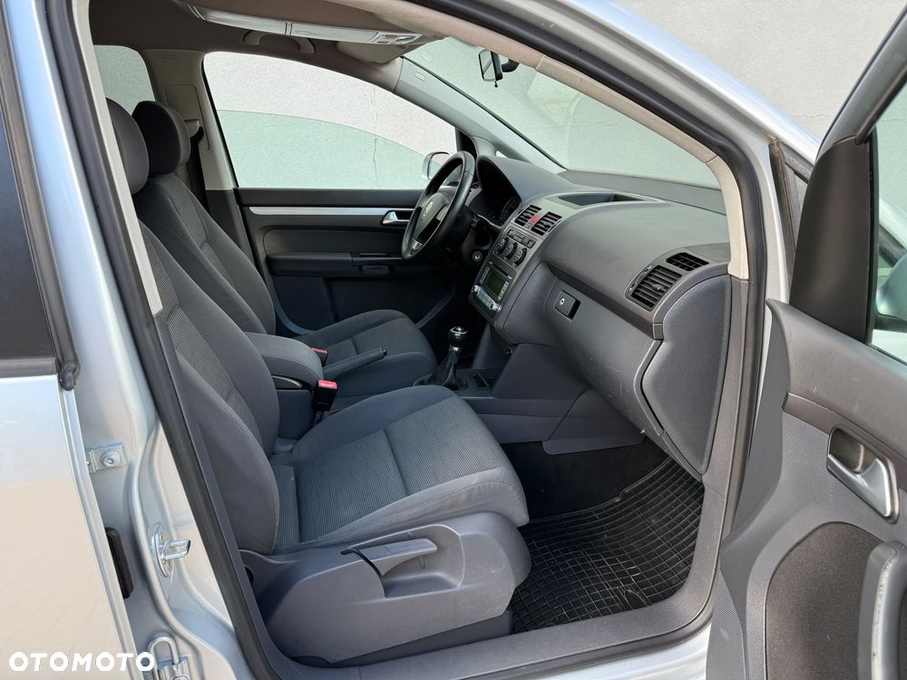 Volkswagen Touran 1.6 Welcome - 23