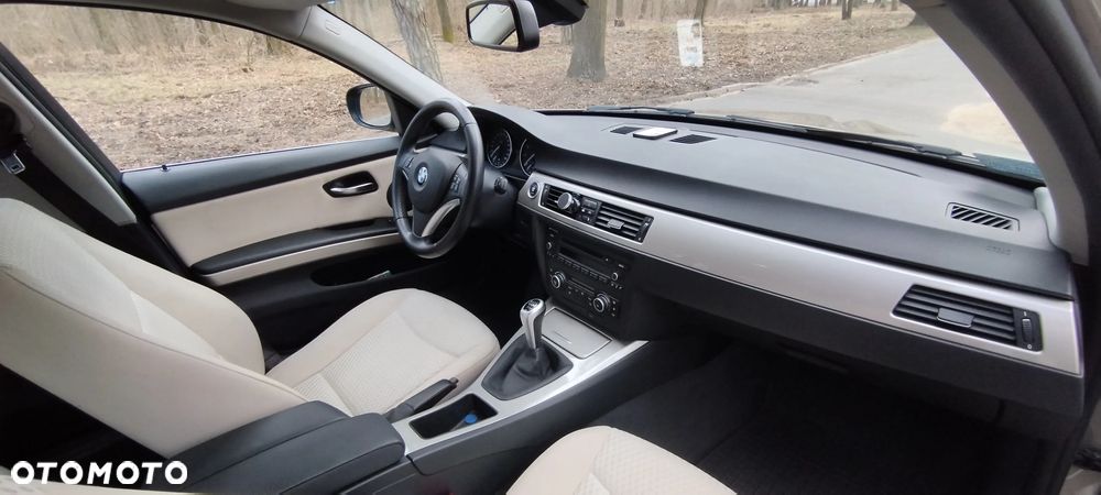 BMW Seria 3 320i - 8