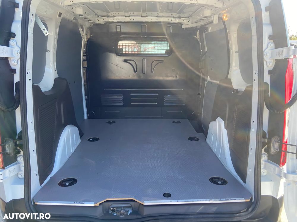 Ford Transit Connect - 19