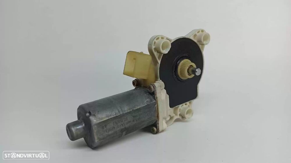 MOTOR ELEVADOR DE VIDRO FRONTAL DIREITO MERCEDES-BENZ CLASSE E 2003 -A2118203042 - 1