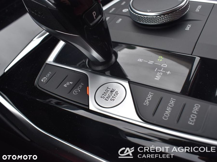 BMW Seria 3 330i xDrive Sport Line - 29