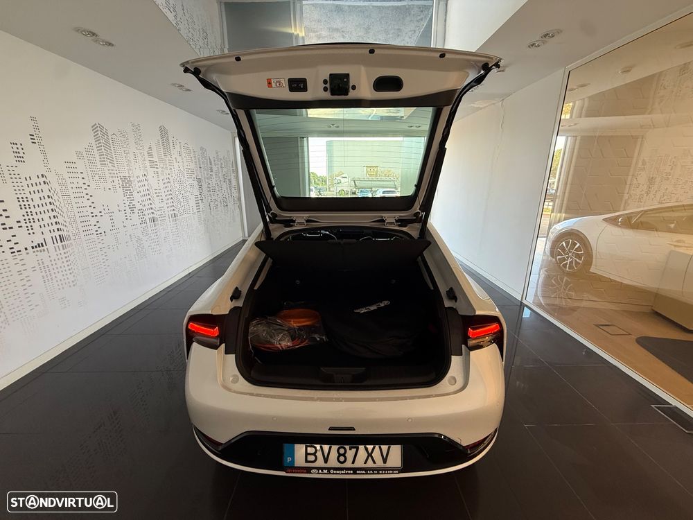 Toyota Prius 2.0 Plug-in Premium - 6