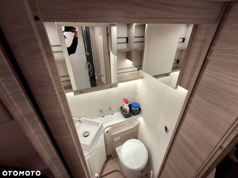 Rapido 8096dF S80 Ultimate Line Kamper 5 Osób Wersja Zimowa Podwójna Podłoga Klasa Premium Bogaty Oświetlenie Ambiente Euro 6 Felgi Aluminiowe - 19