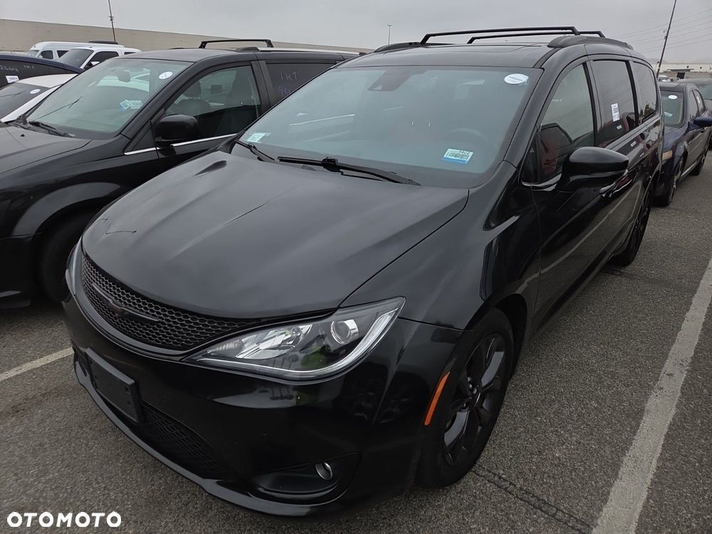 Chrysler Pacifica - 1