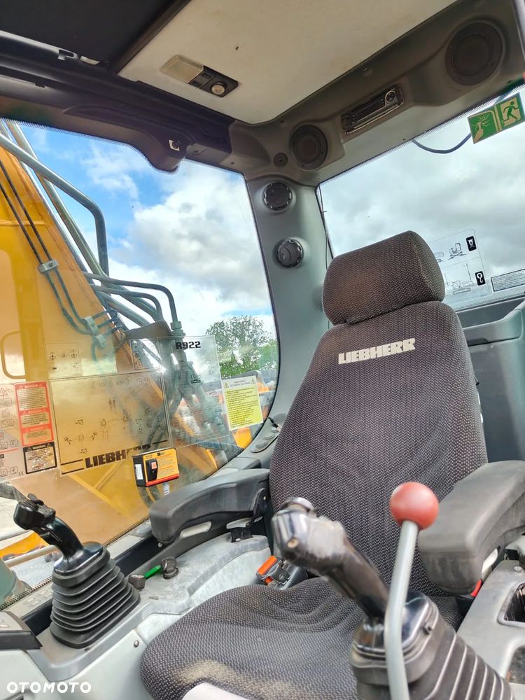 Liebherr R922 - 17