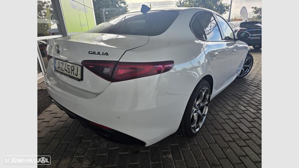 Alfa Romeo Giulia 2.2 D Estrema Q4 AT8 - 6