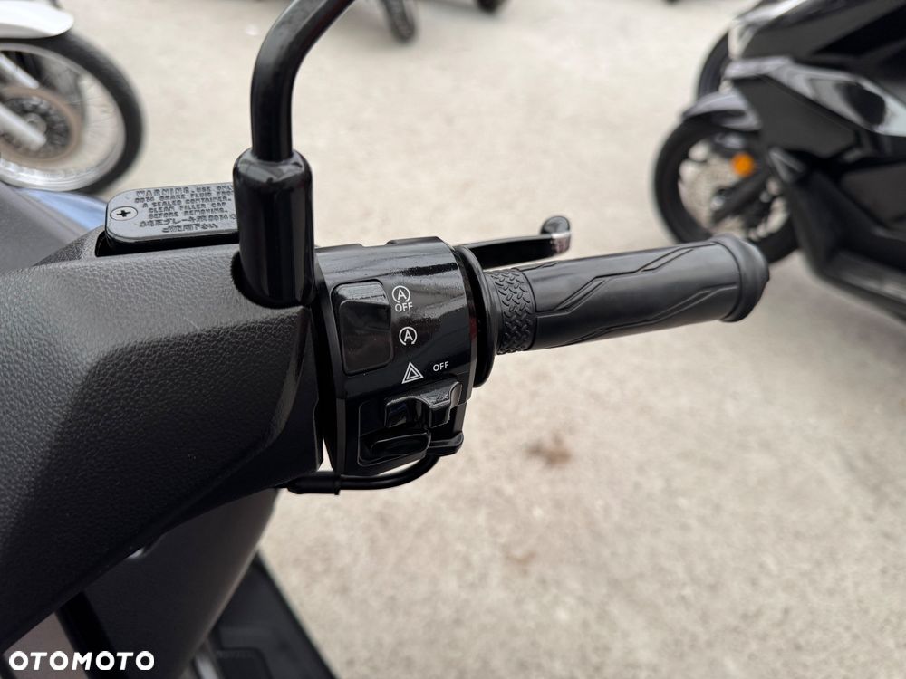 Yamaha NMAX - 13