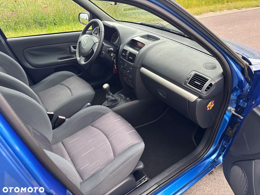 Renault Clio 1.2 16V Confort Authentique - 8