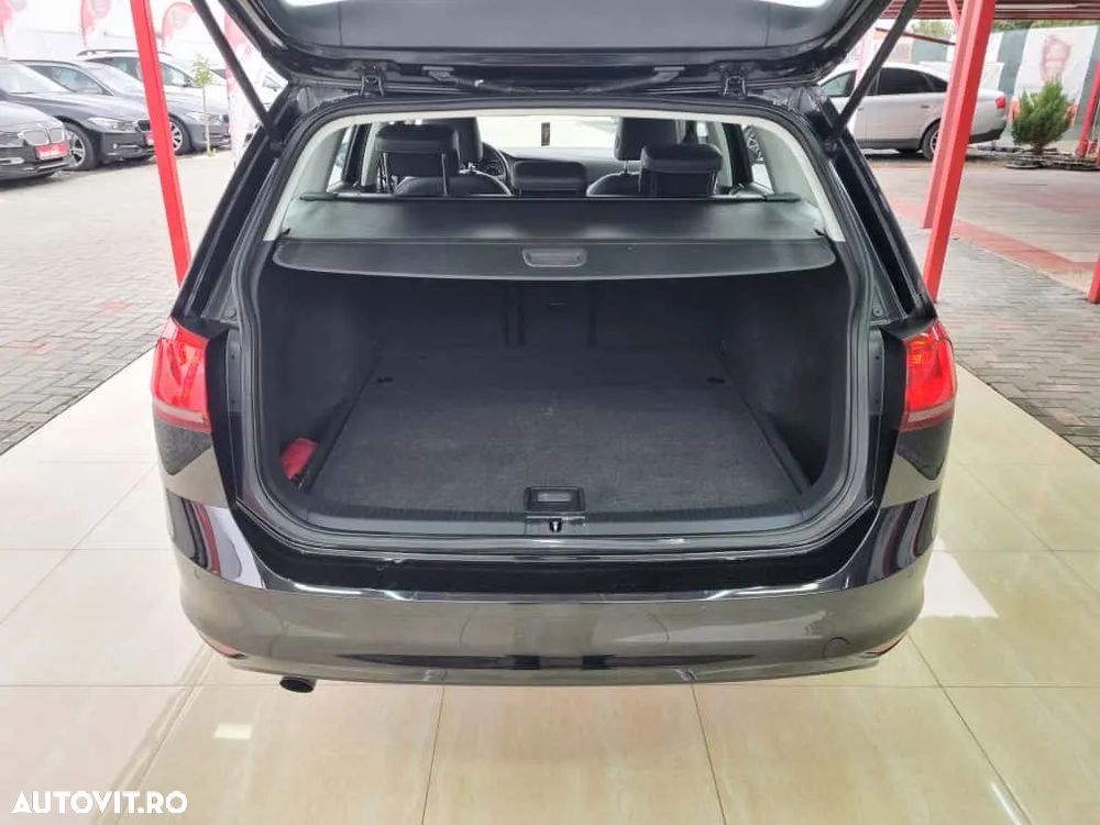 Volkswagen Golf - 34