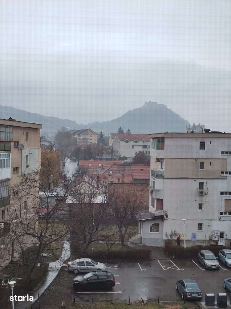 Vand apartament, 2 camere,decomandat,etajul4,zona Liliacului — fotografia 1