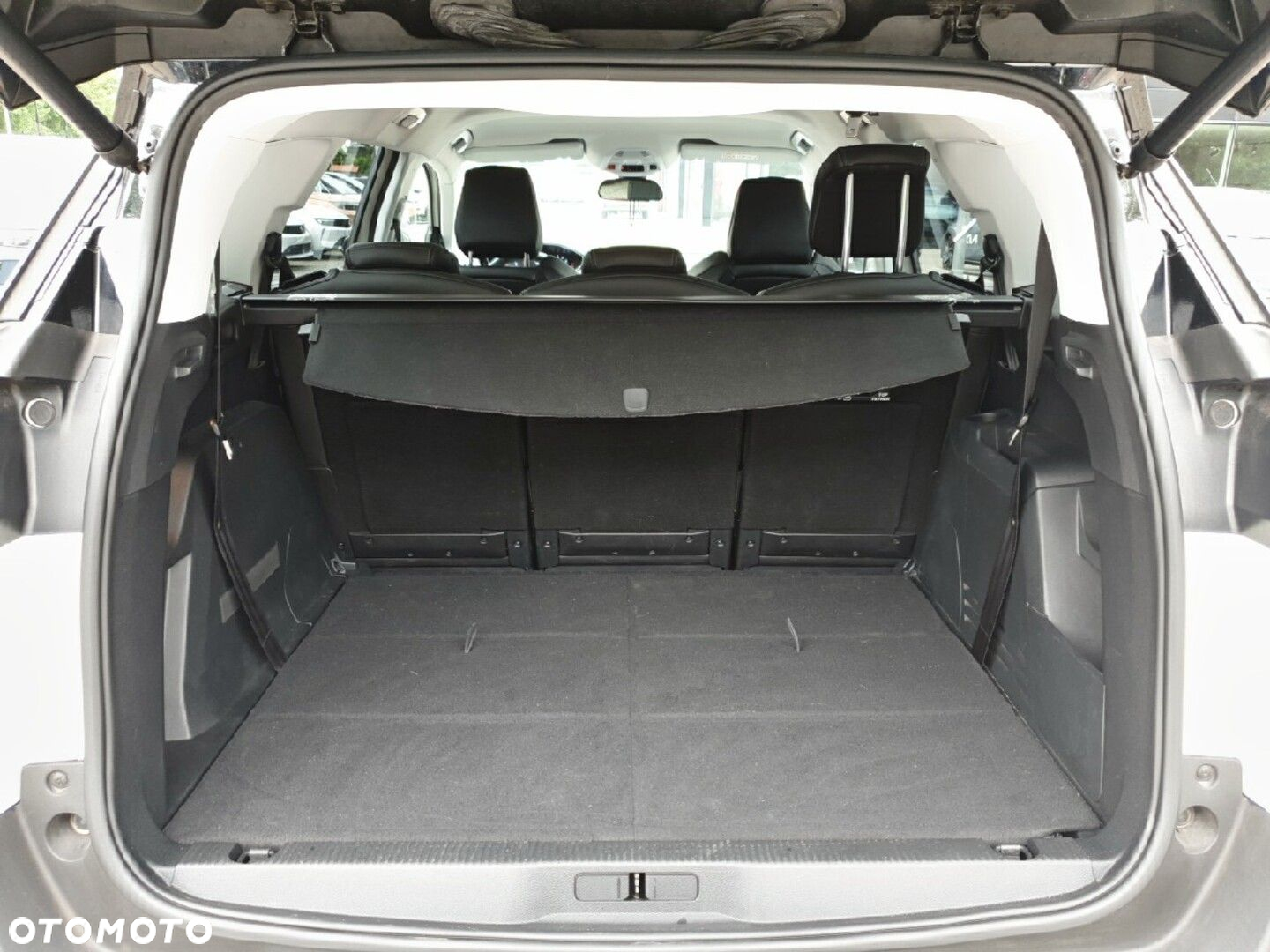 Peugeot 5008 1.2 PureTech Allure Pack S&S EAT8 - 17