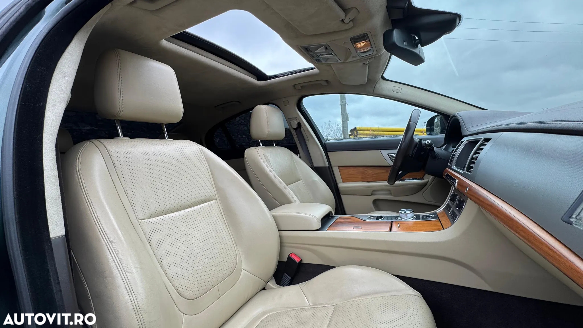 Jaguar XF 2.2D Premium Luxury - 10