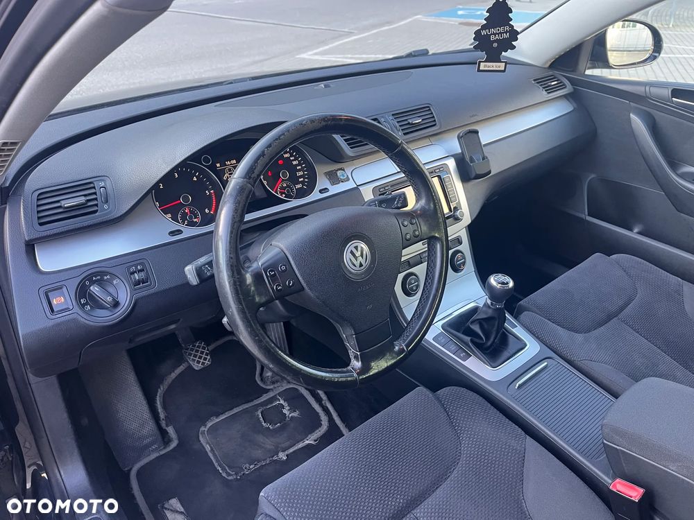 Volkswagen Passat - 14