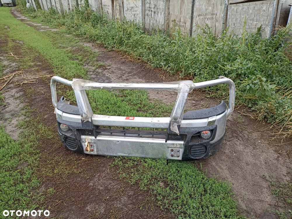 ZDERZAK TOYOTA HILUX  PRZEDNI KOMPLETNY - 1