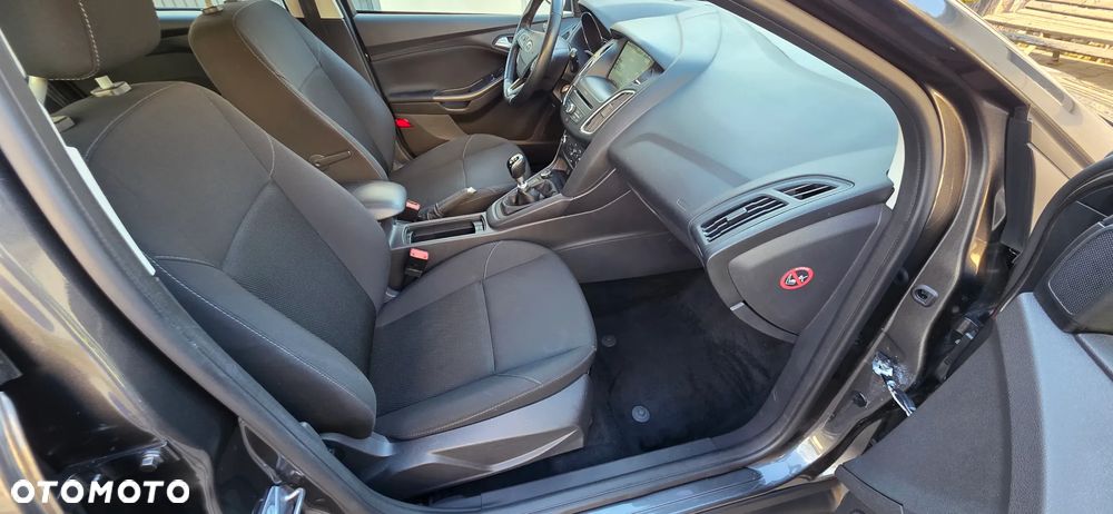 Ford Focus 1.0 EcoBoost Titanium - 26