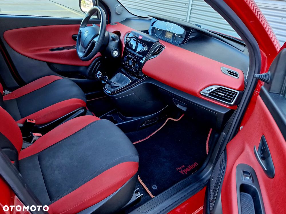 Lancia Ypsilon 1.2 8V Black&Red S&S - 19