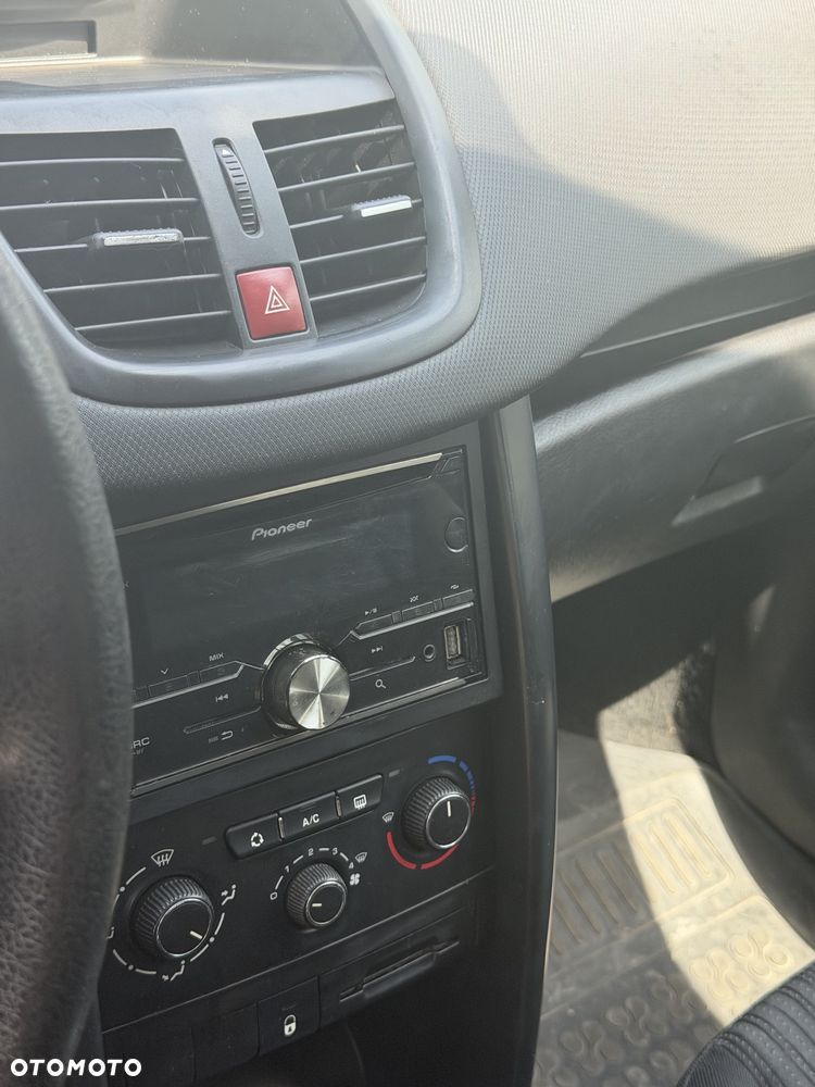 Peugeot 207 - 8