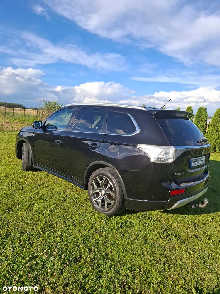 Mitsubishi Outlander 2.2 DID Instyle Navi 4WD - 2