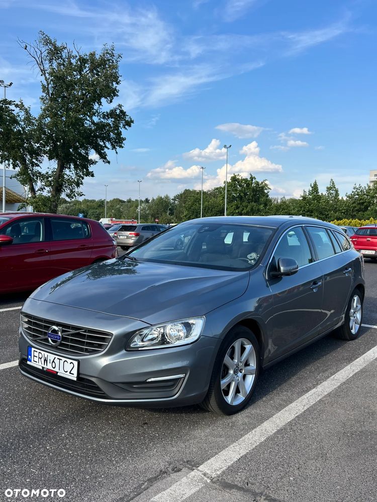 Volvo V60 D3 Drive-E Dynamic Edition (Momentum) - 1