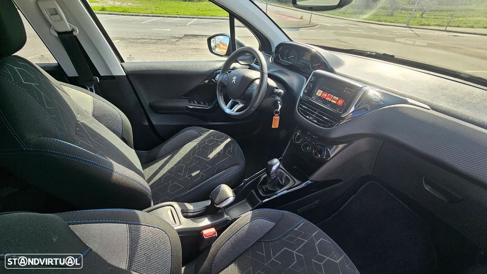 Peugeot 2008 1.5 BlueHDi Signature - 14