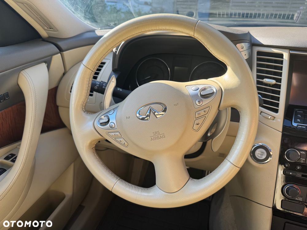 Infiniti QX70 - 22