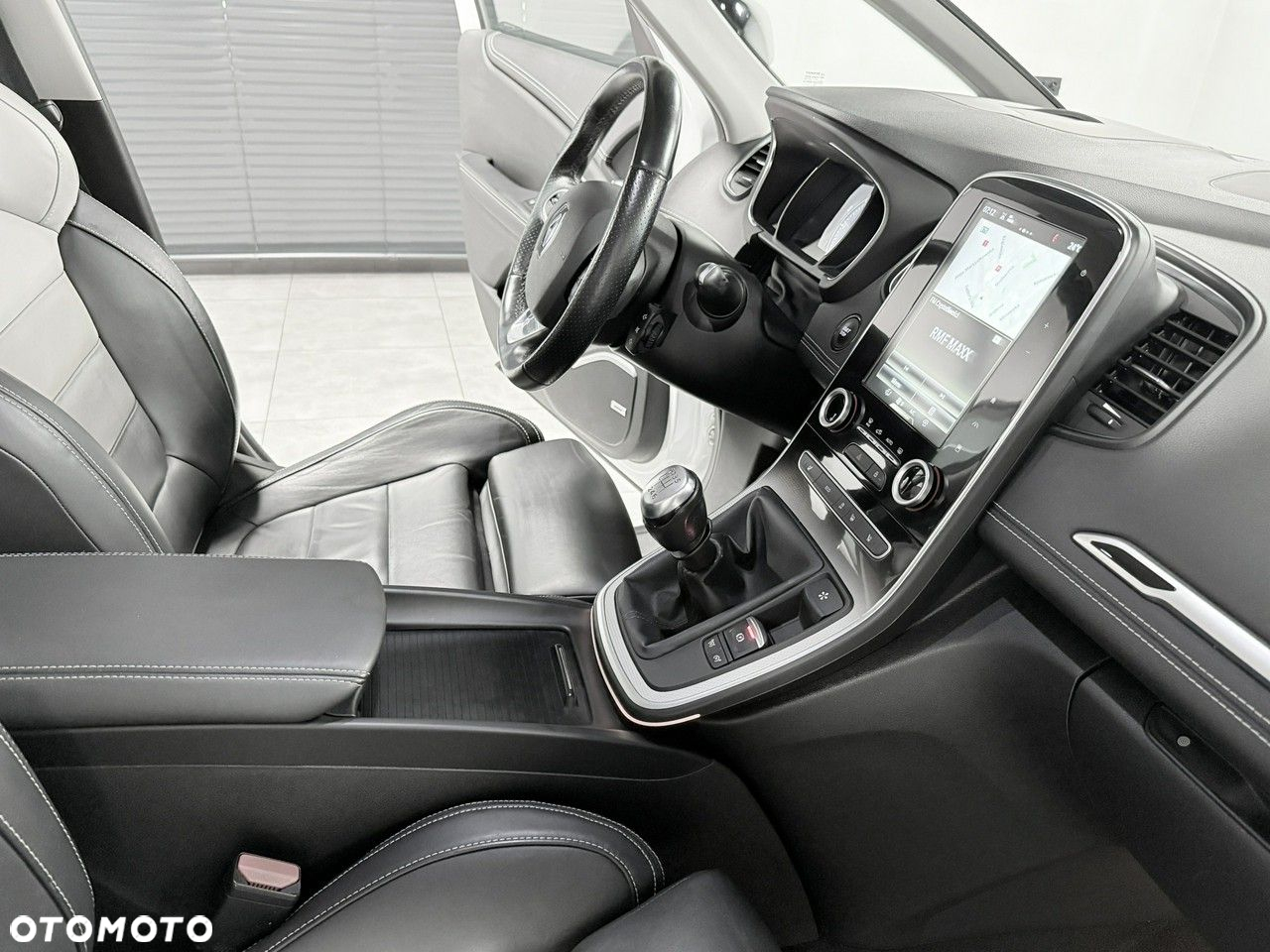 Renault Scenic ENERGY dCi 130 INITIALE PARIS - 32