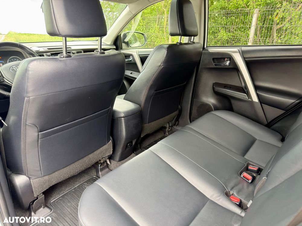 Toyota RAV4 - 6