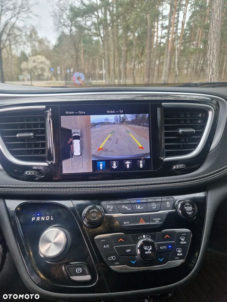 Chrysler Pacifica - 10