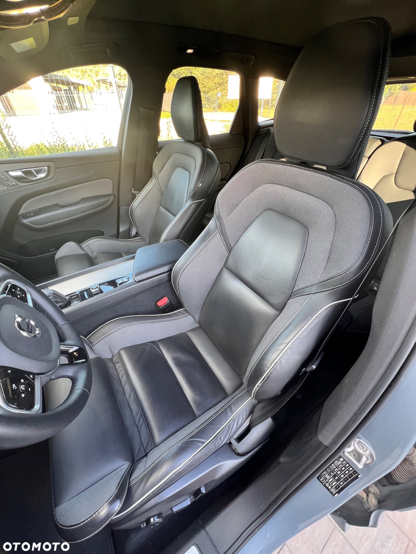 Volvo XC 60 T6 Plug-In Hybrid AWD R-Design - 10