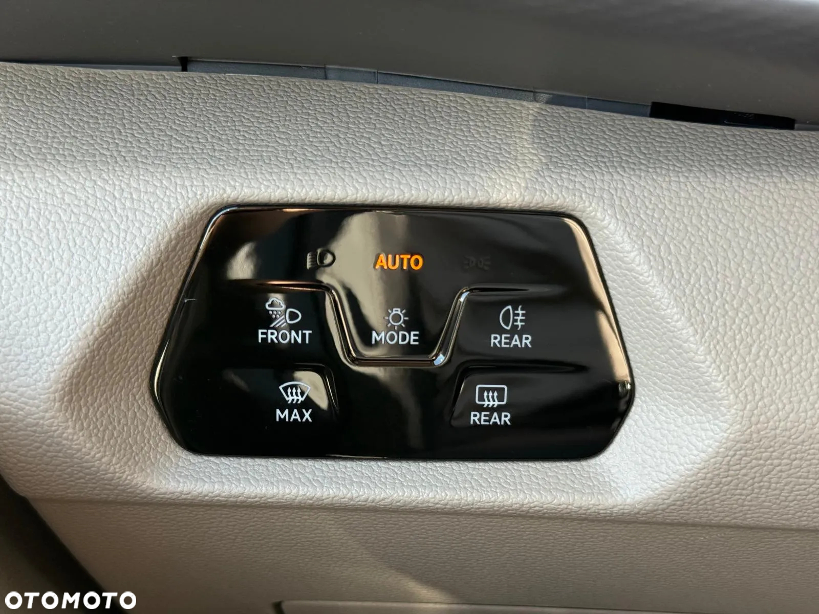 Volkswagen Multivan 2.0 TDI L2 Style DSG - 27