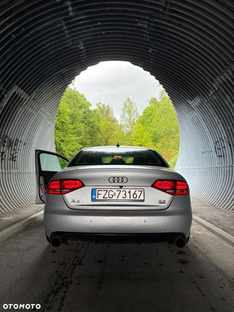 Audi A4 Limousine - 5