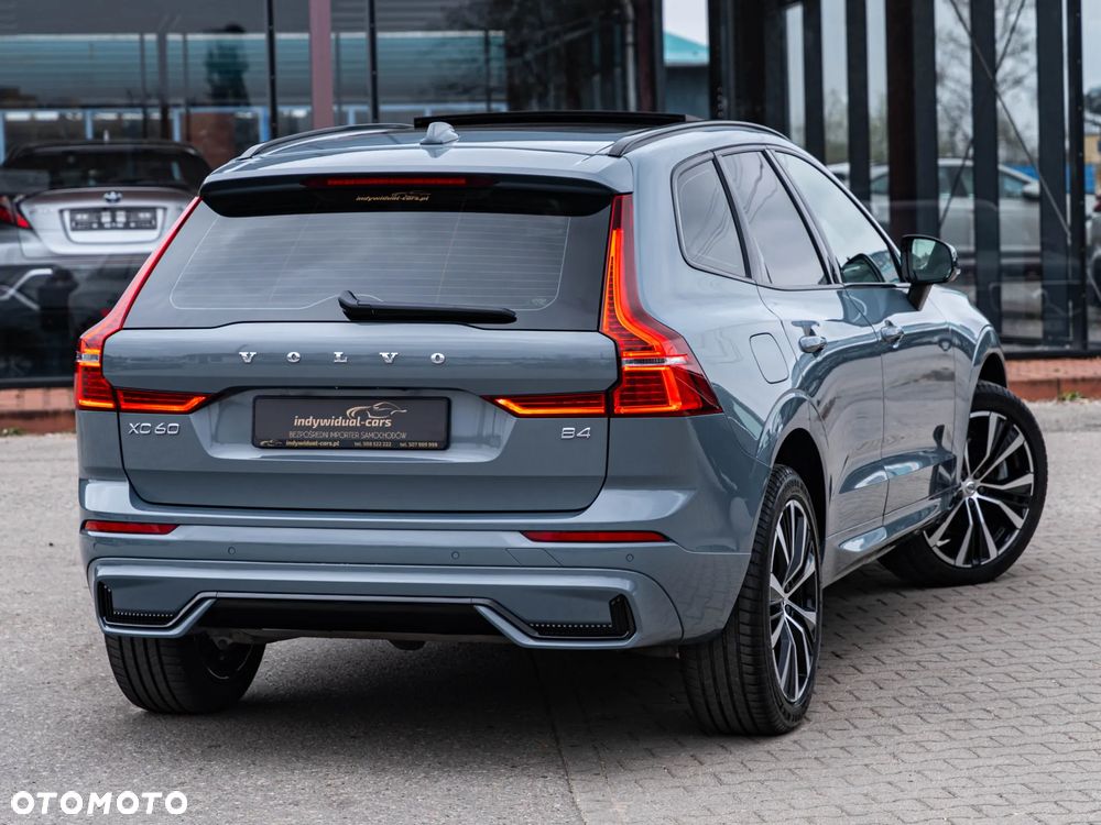 Volvo XC 60 B4 D Plus Dark - 2