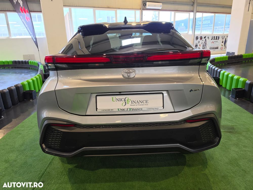 Toyota C-HR 1.8 Hybrid Team Deutschland - 8