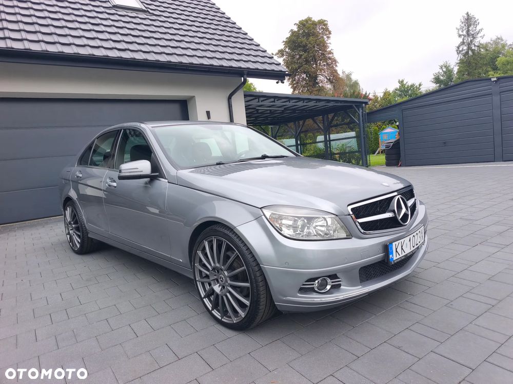 Mercedes-Benz Klasa C 180 CGI BlueEFFICIENCY Avantgarde - 6