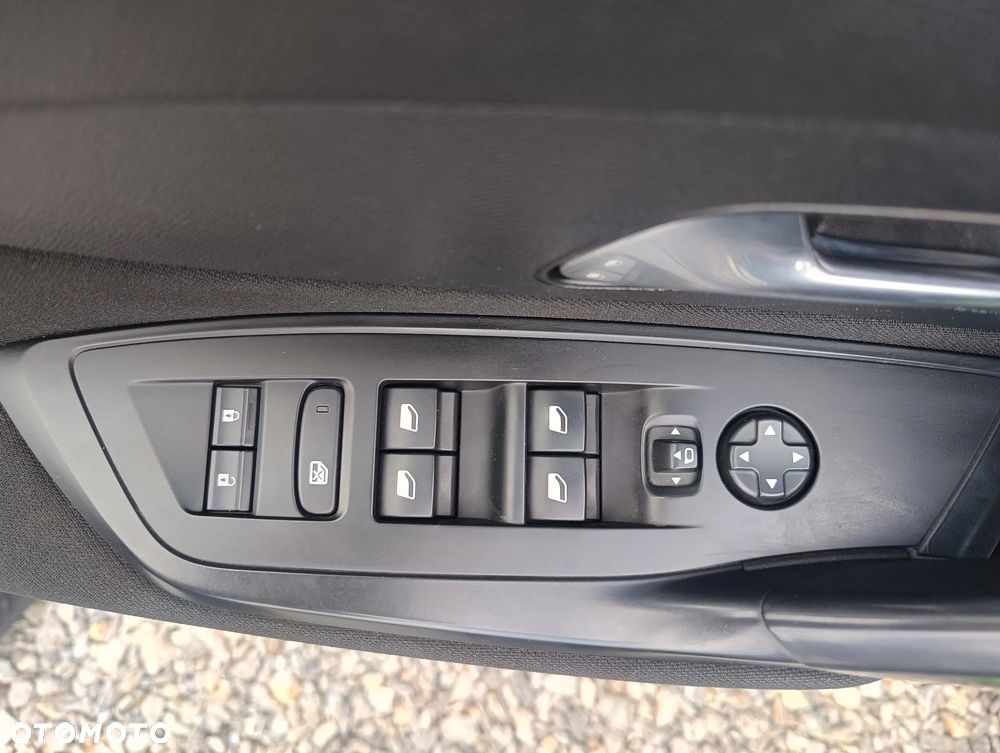 Peugeot 308 - 33