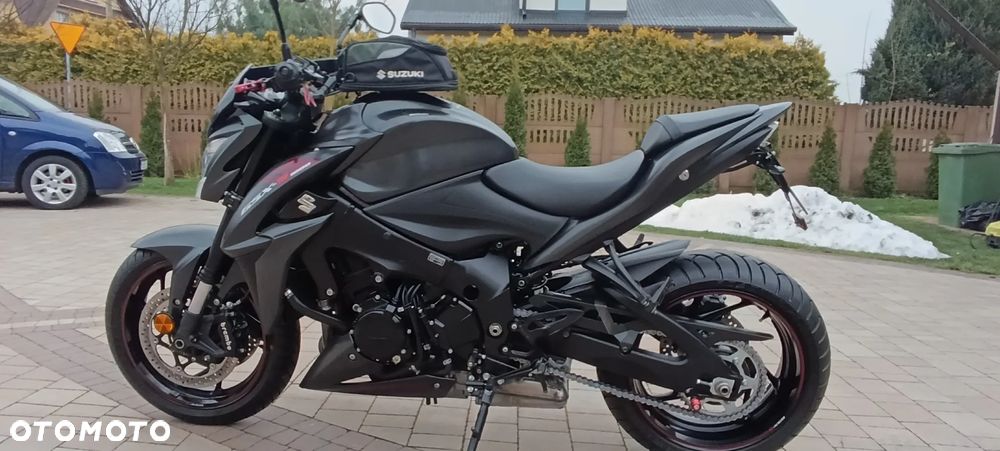 Suzuki GSX 1000 - 2
