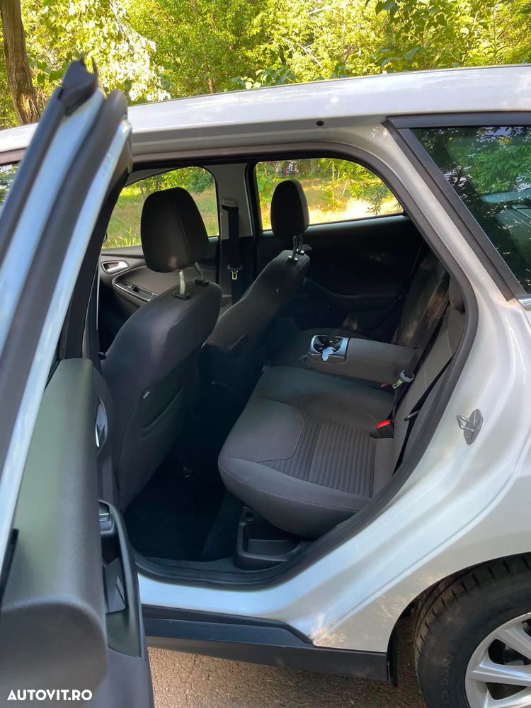 Ford Focus 1.5 TDCi Powershift Titanium - 9