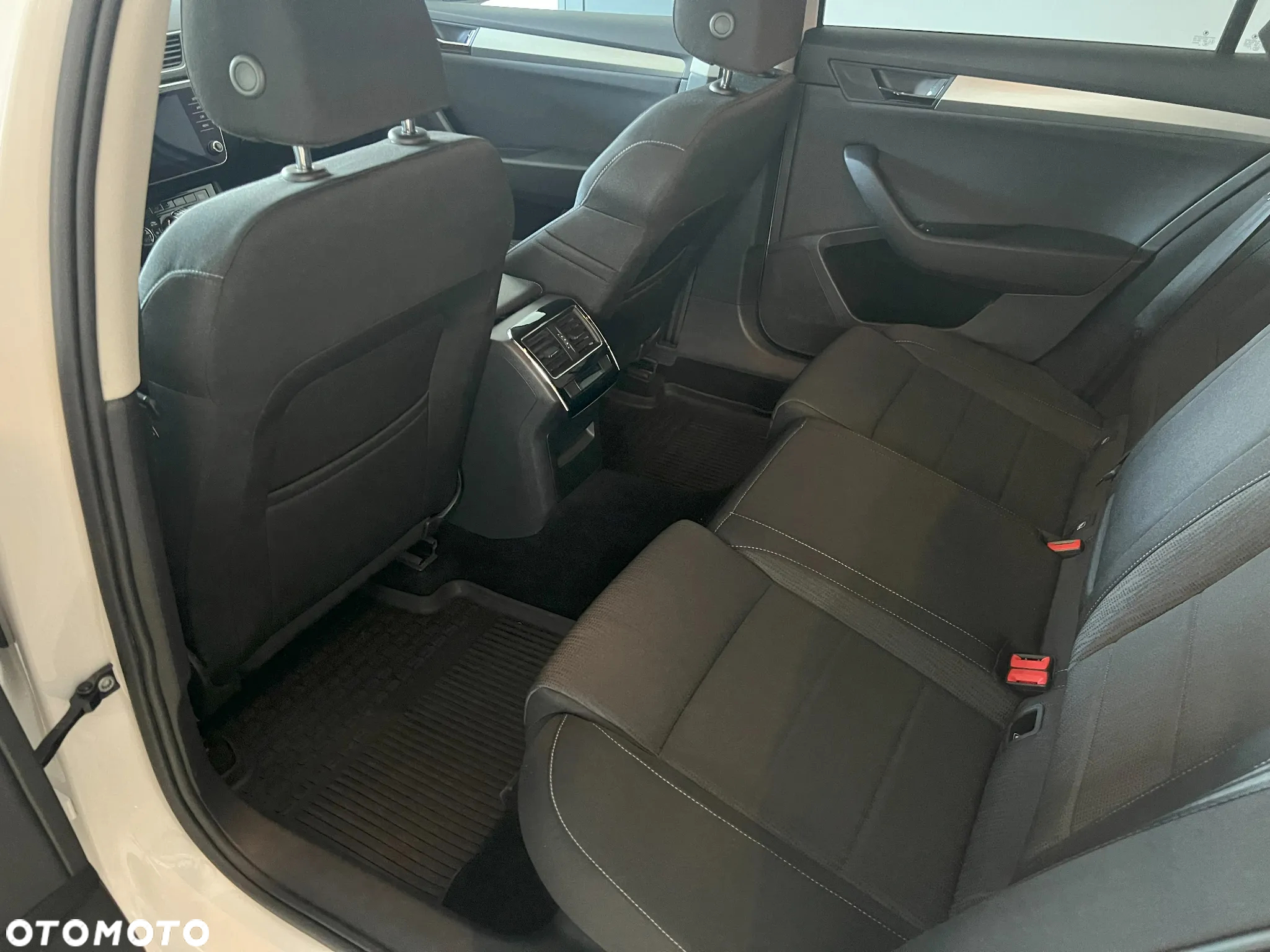 Skoda Superb 1.4 TSI ACT Ambition - 10